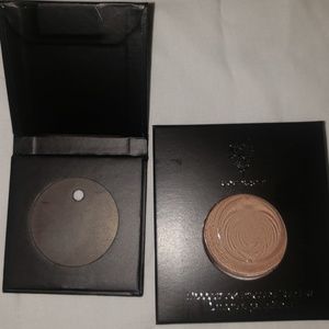 Pressed shadow with single refillable compact